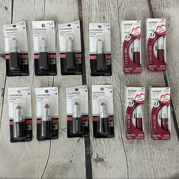 COVERGIRL Other - Covergirl Lipstick and Lip Gloss Makeup Bundle NWT